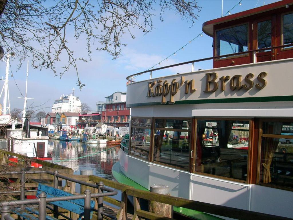 Schiller, Wenige Schritte Zum Strand Rostock Exterior foto